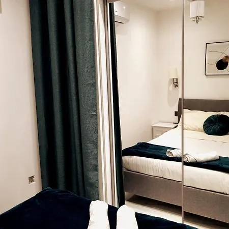Gozo Coastal With Stunning Sea View, Free Private Parking, Ac & Wifi アパート クレンディ