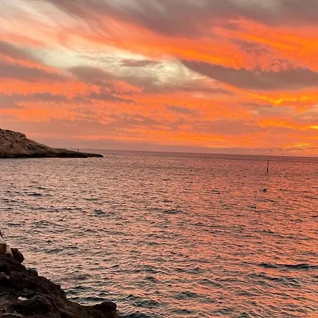 Gozo Coastal With Stunning Sea View, Free Private Parking, Ac & Wifi 公寓