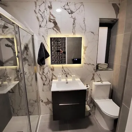 Gozo Coastal With Stunning Sea View, Free Private Parking, Ac & Wifi 아파트 슬렌디